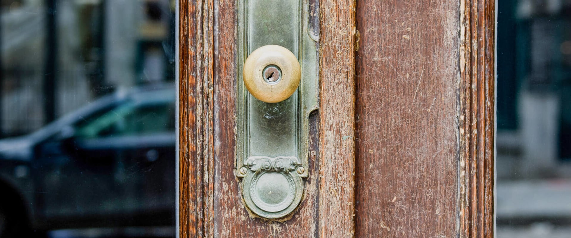 The Difference Between Antique and Modern Decorative Hardware: A Guide for Homeowners