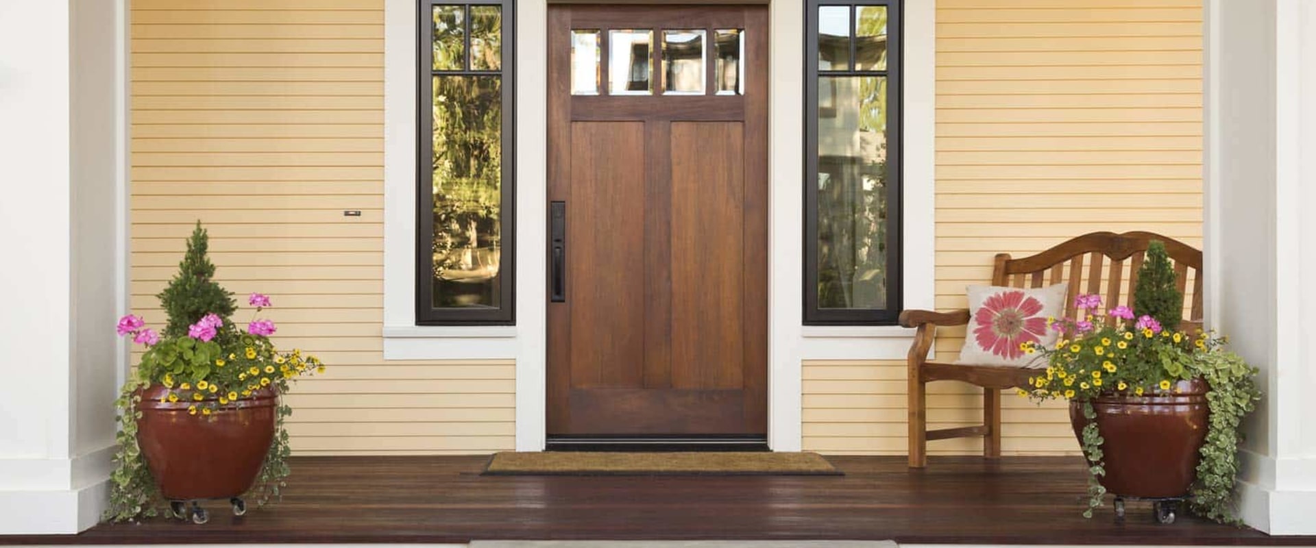 How to Choose the Perfect Decorative Hardware for Your Entryway